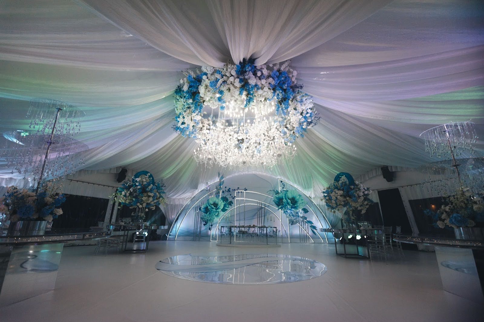 grand blue wedding theme indoor event