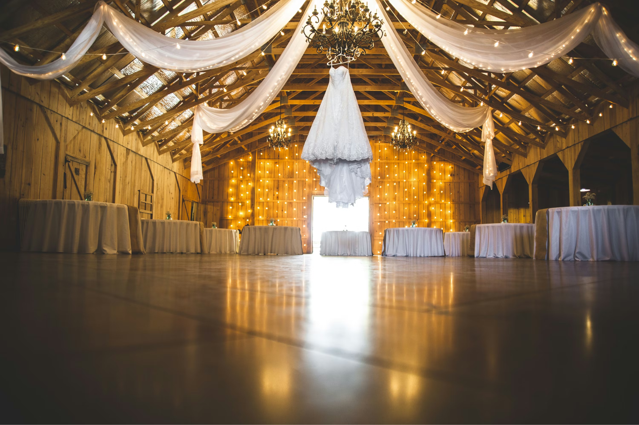 wedding tables and ceiling decoration